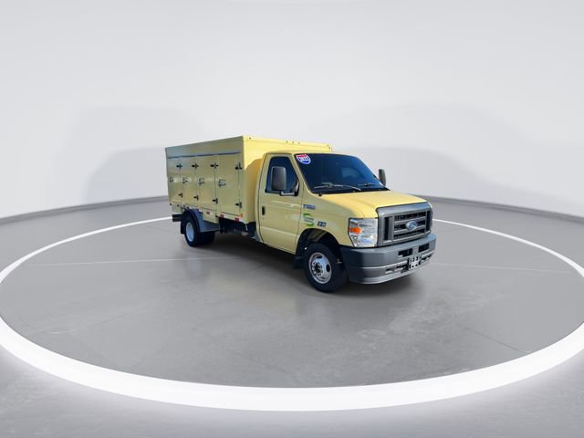 Used 2022 Ford E-450 and Econoline 450 Super Duty image 1