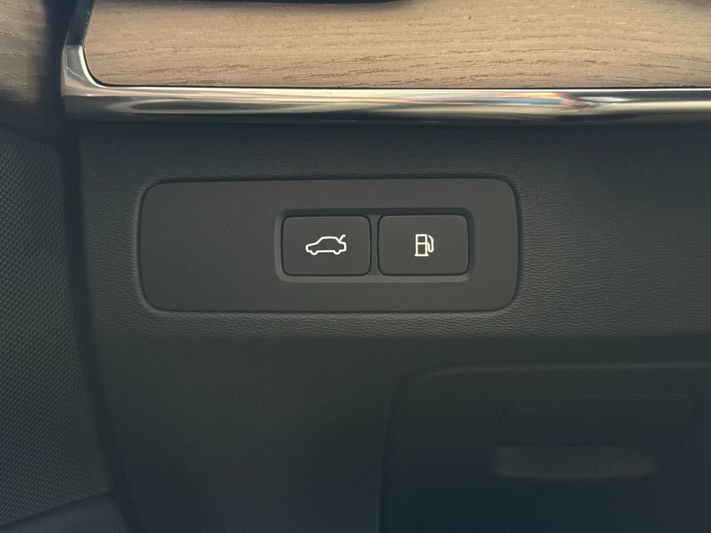 New 2026 Volvo XC90 T8 Plus AWD/4WD image 29