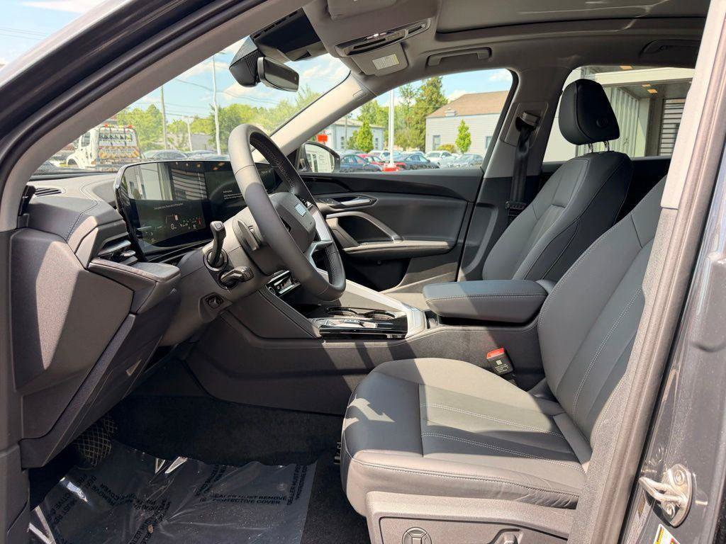 Certified 2025 Audi Q5 Premium w/ Convenience Package AWD/4WD image 9