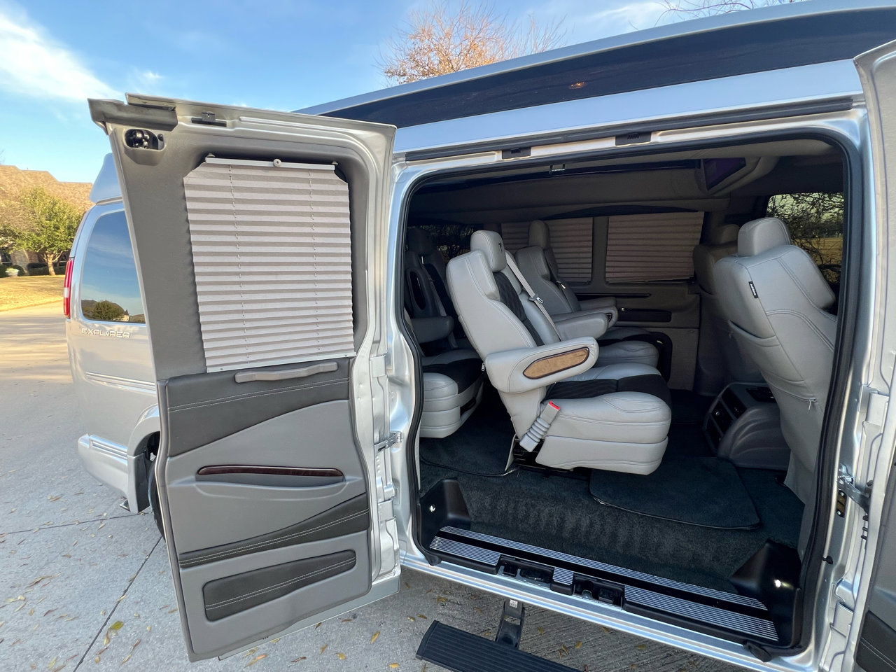 Used 2022 Chevrolet Express 2500 Extended w/ Enhanced Convenience Package image 25