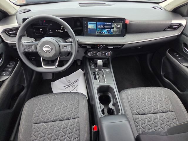 Used 2025 Nissan Kicks SV FWD image 9