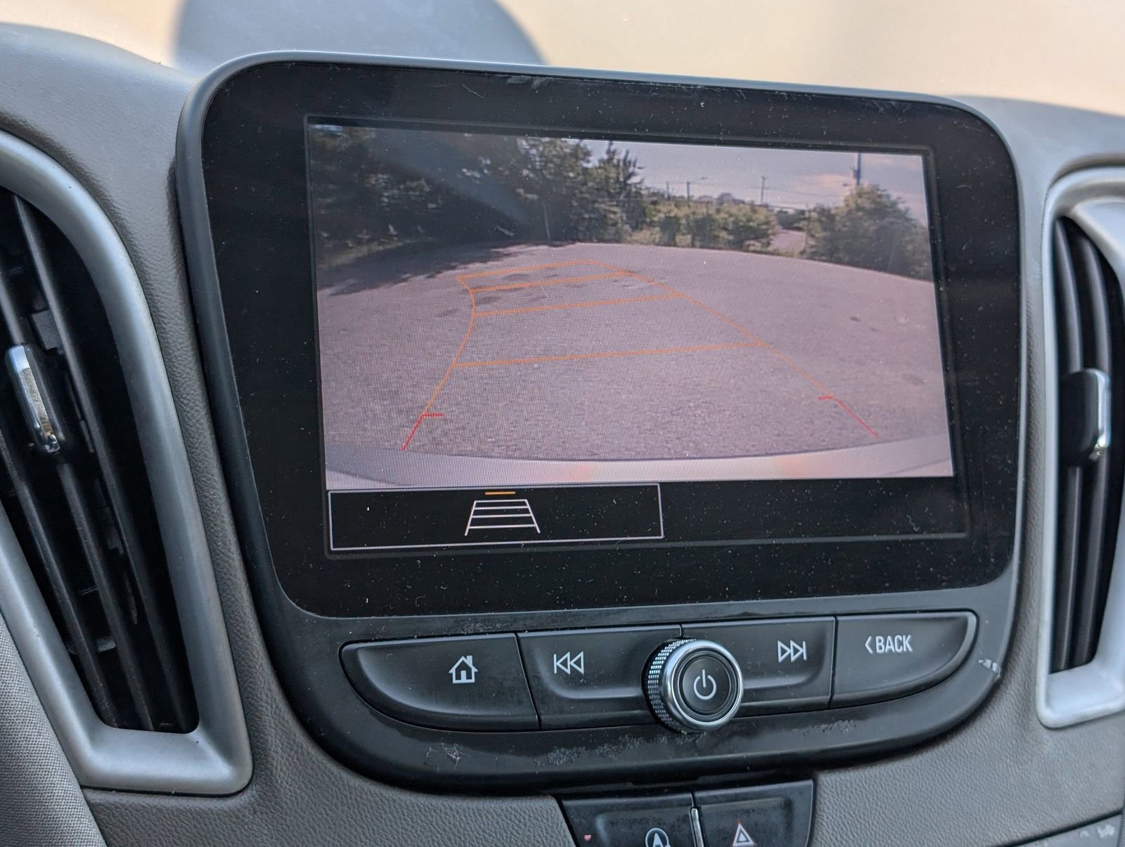 Used 2022 Chevrolet Malibu LT FWD image 19