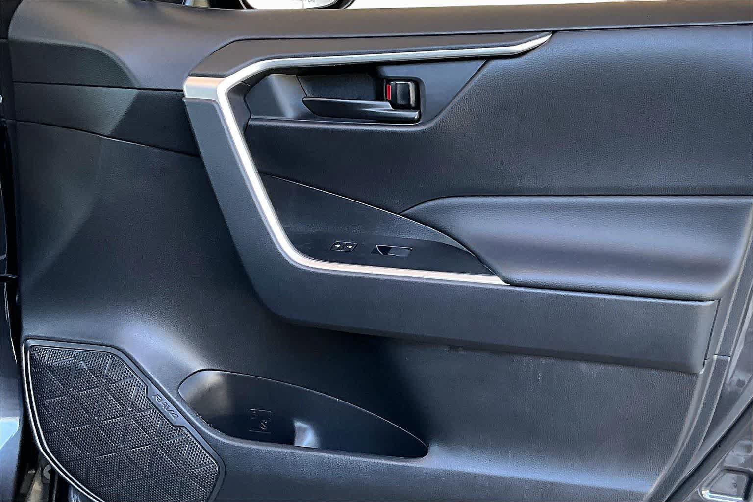 Certified 2025 Toyota RAV4 LE FWD image 40