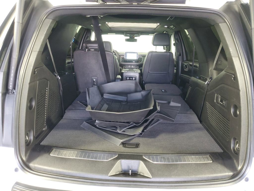 Used 2022 Chevrolet Tahoe RST w/ Luxury Package AWD/4WD image 32