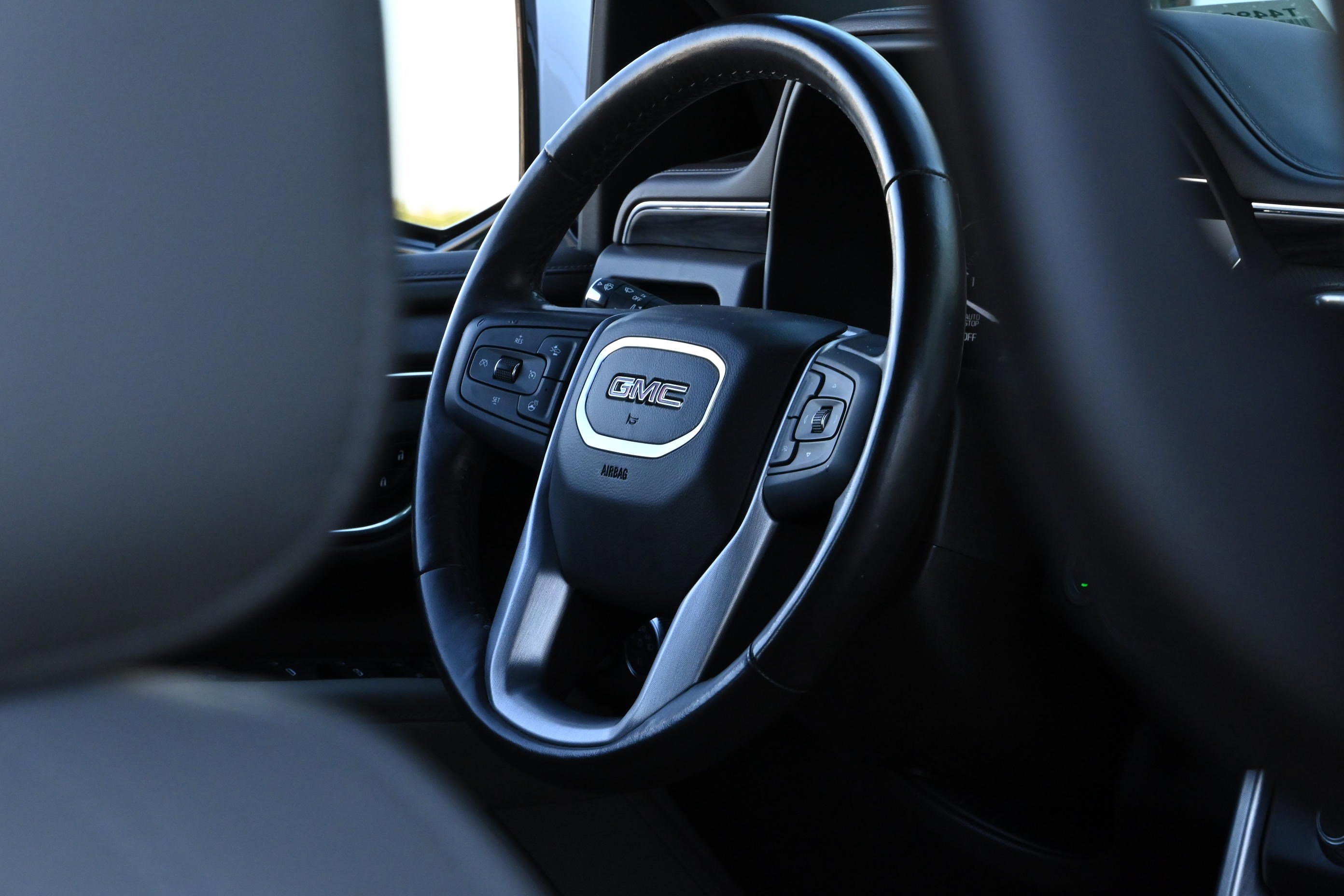 Used 2021 GMC Yukon SLT w/ SLT Premium Package image 22