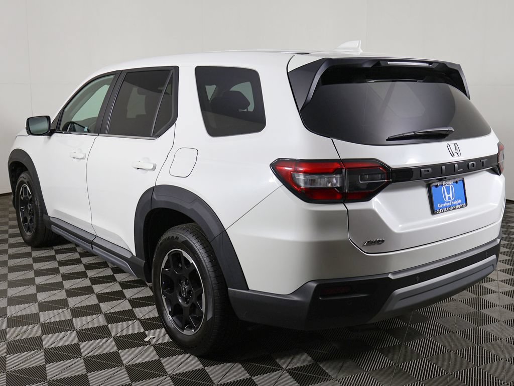 Used 2025 Honda Pilot EX-L image 9