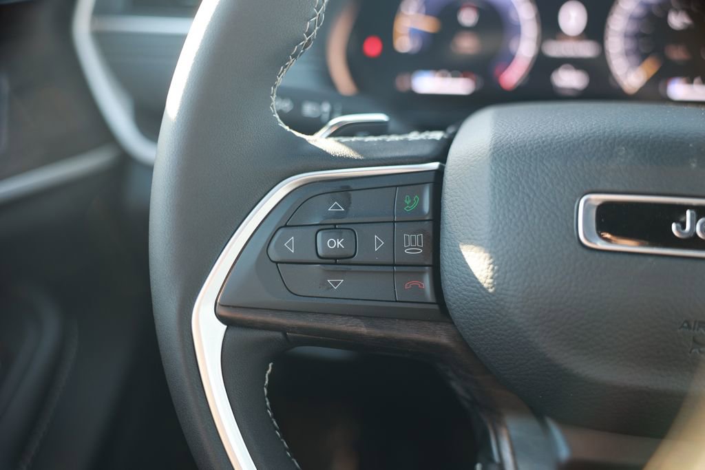 New 2025 Jeep Grand Cherokee Limited w/ Black Appearance Package image 17