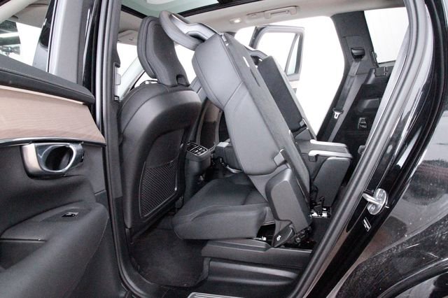 Certified 2025 Volvo XC90 B5 Plus AWD/4WD image 28