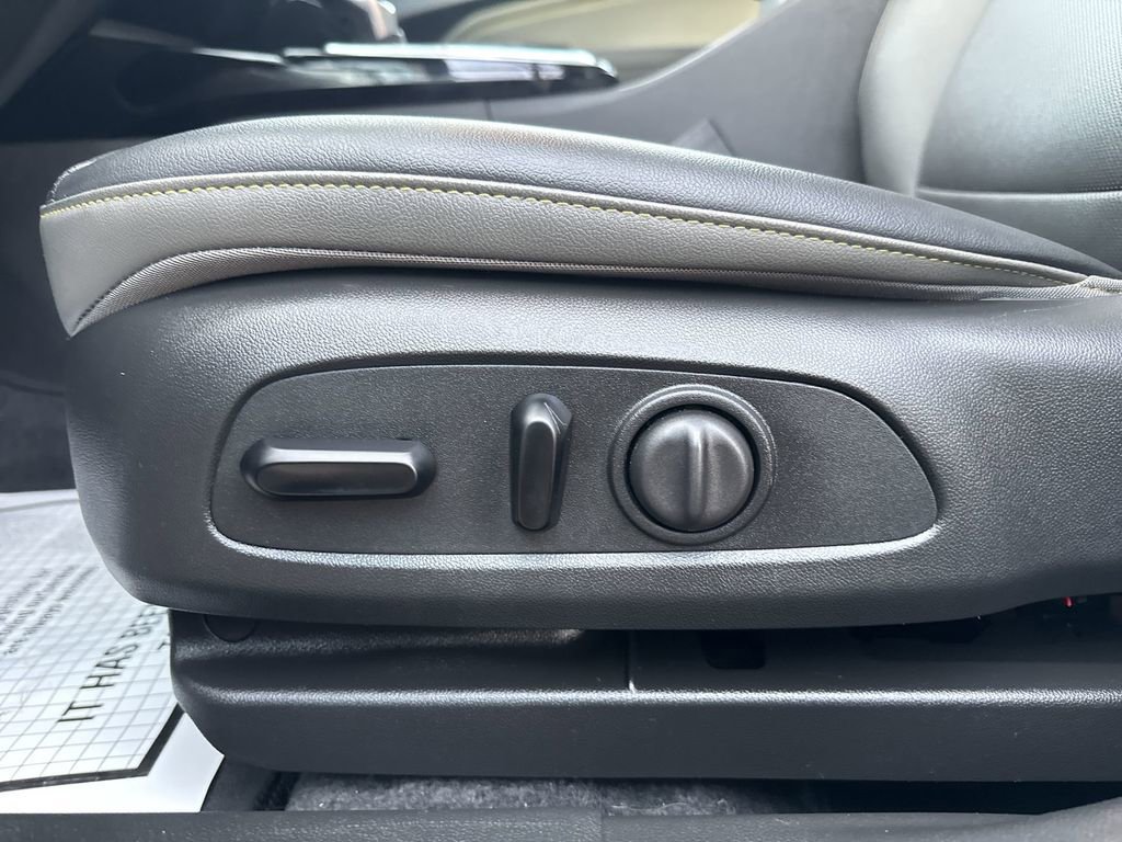 Used 2024 Chevrolet Trax ACTIV w/ Sunroof Package image 12