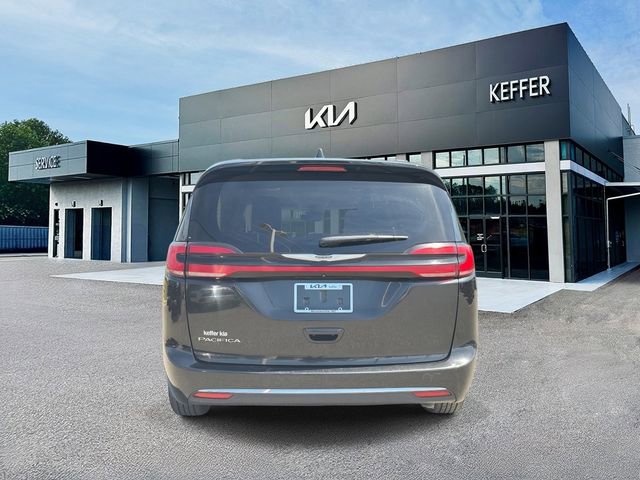 Used 2022 Chrysler Pacifica Touring-L FWD image 7