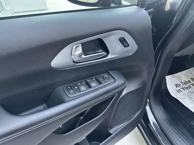 Used 2022 Chrysler Pacifica Touring-L w/ S Appearance Package FWD image 46