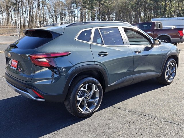 Used 2025 Chevrolet Trax LT image 3