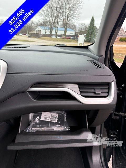 Used 2024 GMC Terrain SLT image 32