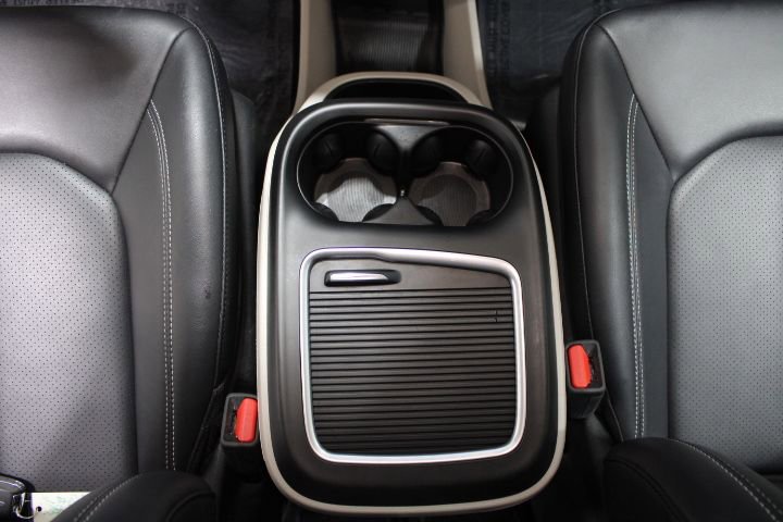 Used 2024 Chrysler Pacifica Touring-L image 32