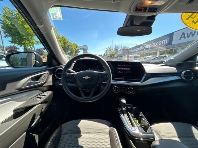 Used 2024 Chevrolet Trax LT FWD image 3