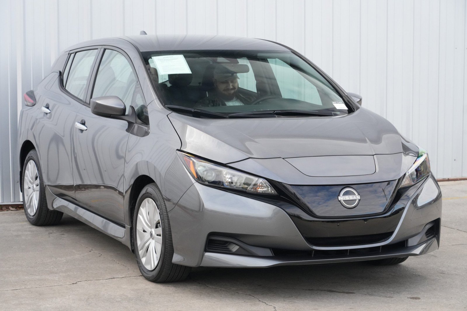 Used 2025 Nissan Leaf S image 45