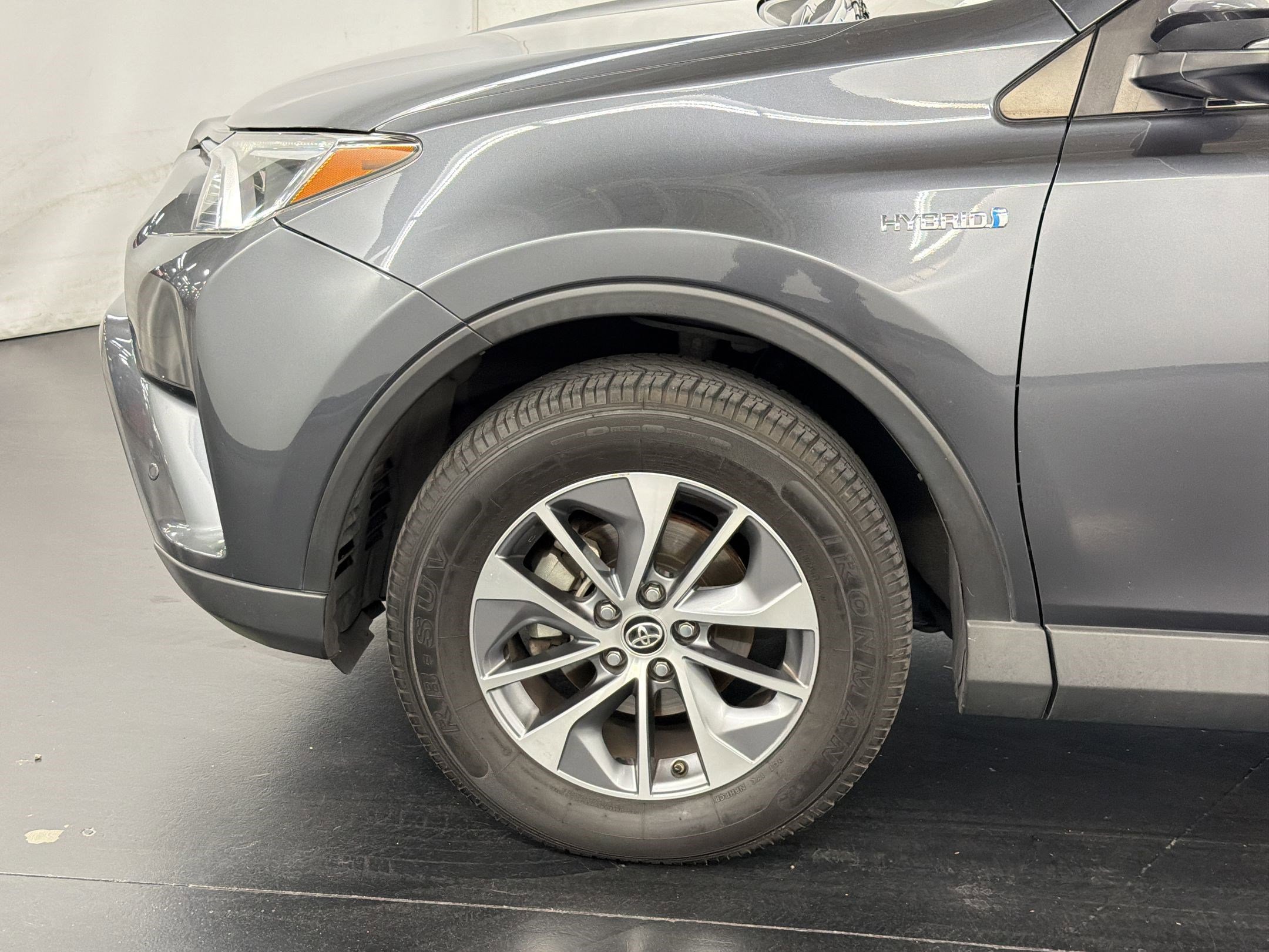 Used 2017 Toyota RAV4 XLE w/ Convenience Package AWD/4WD image 12