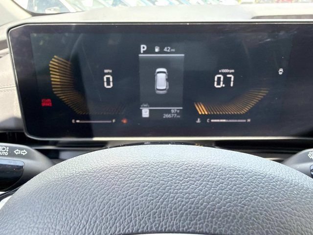 Used 2025 Kia Carnival FWD image 24