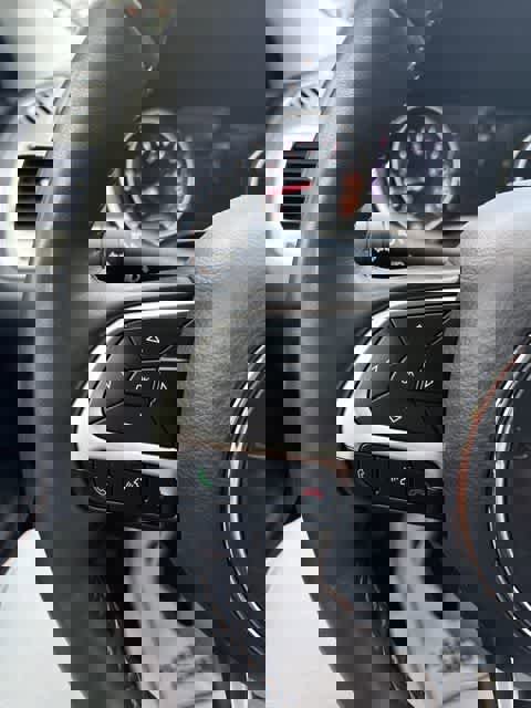 Used 2018 Jeep Compass Latitude w/ Cold Weather Group image 16