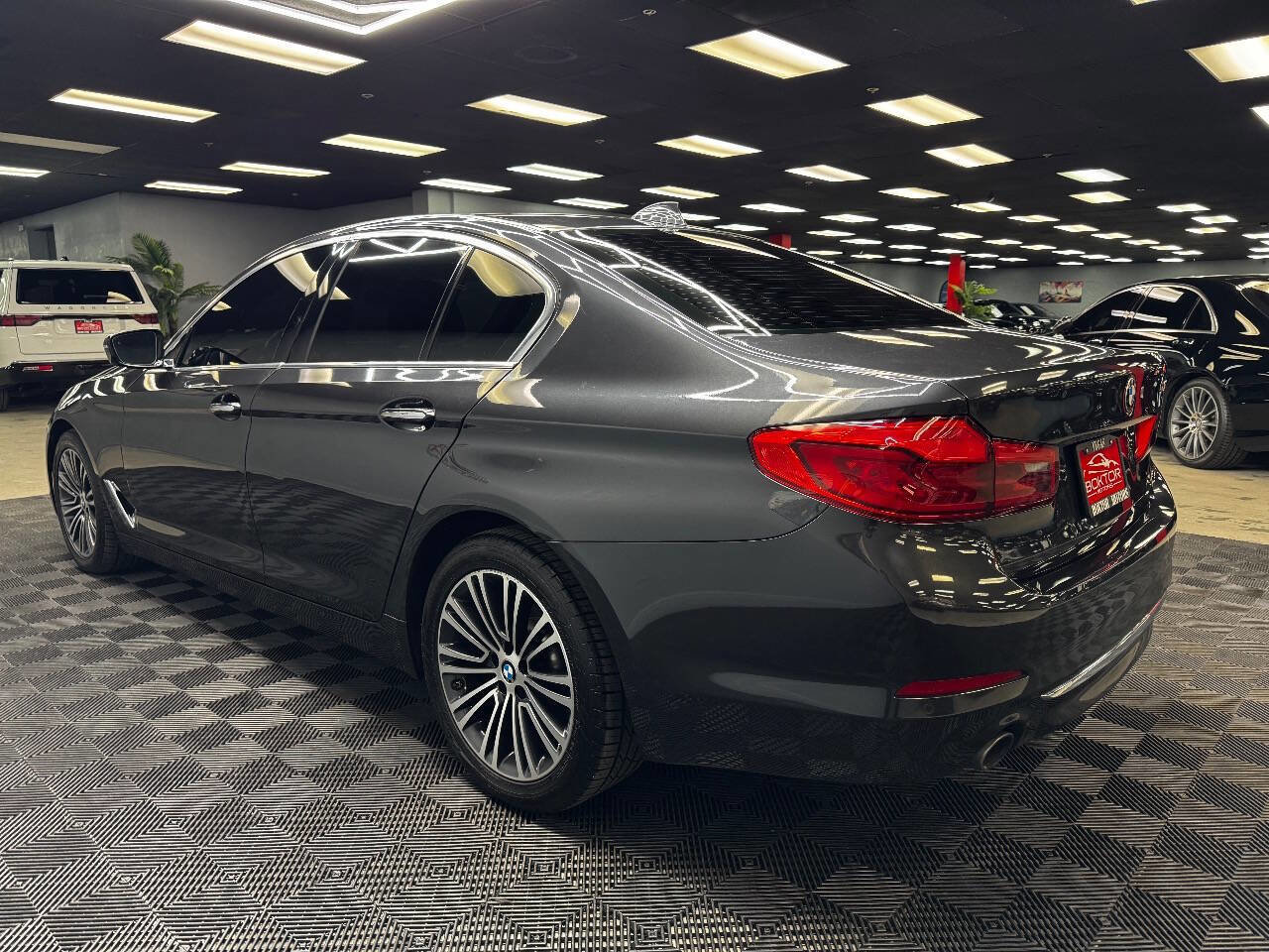 Used 2018 BMW 530i image 9