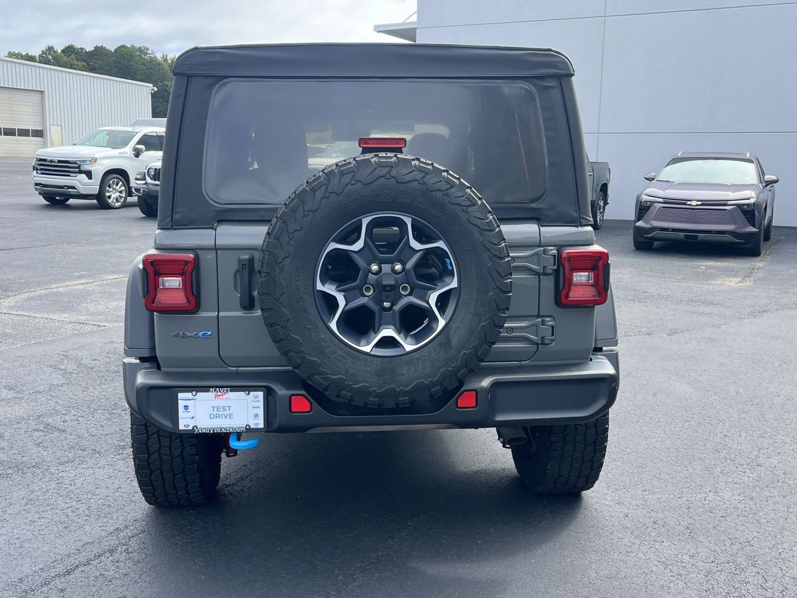 Used 2023 Jeep Wrangler Unlimited Rubicon 4xe w/ Cold Weather Group AWD/4WD image 4