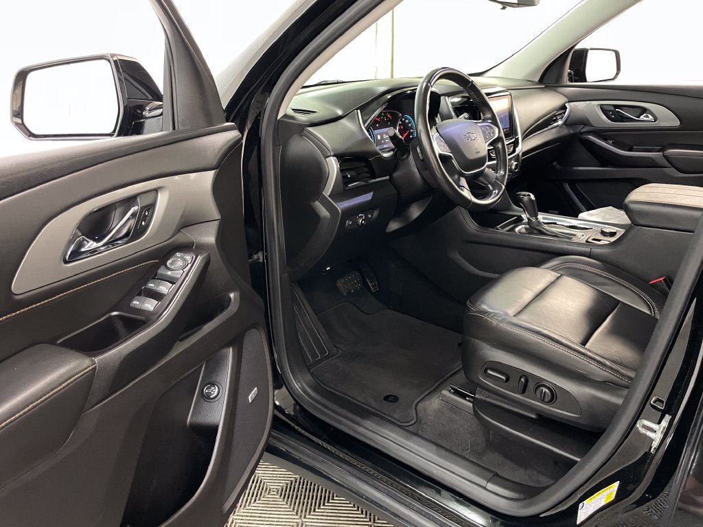 Used 2020 Chevrolet Traverse RS AWD/4WD image 23