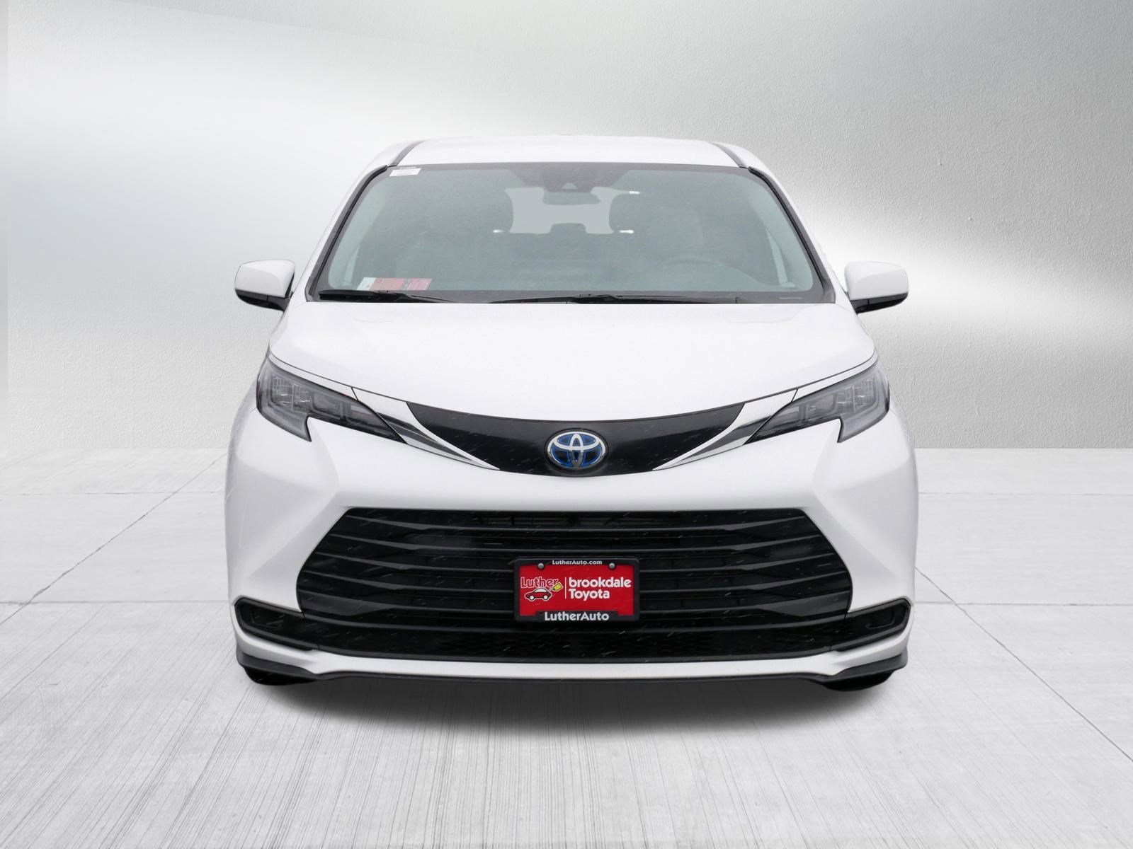 Certified 2025 Toyota Sienna LE video 2