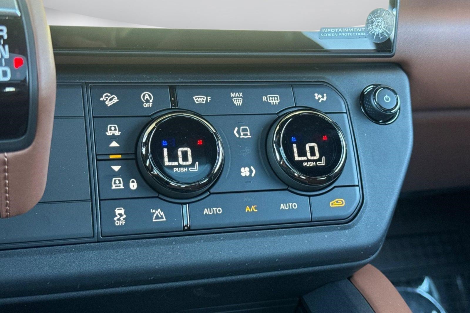New 2026 Land Rover Defender 110 OCTA AWD/4WD image 19