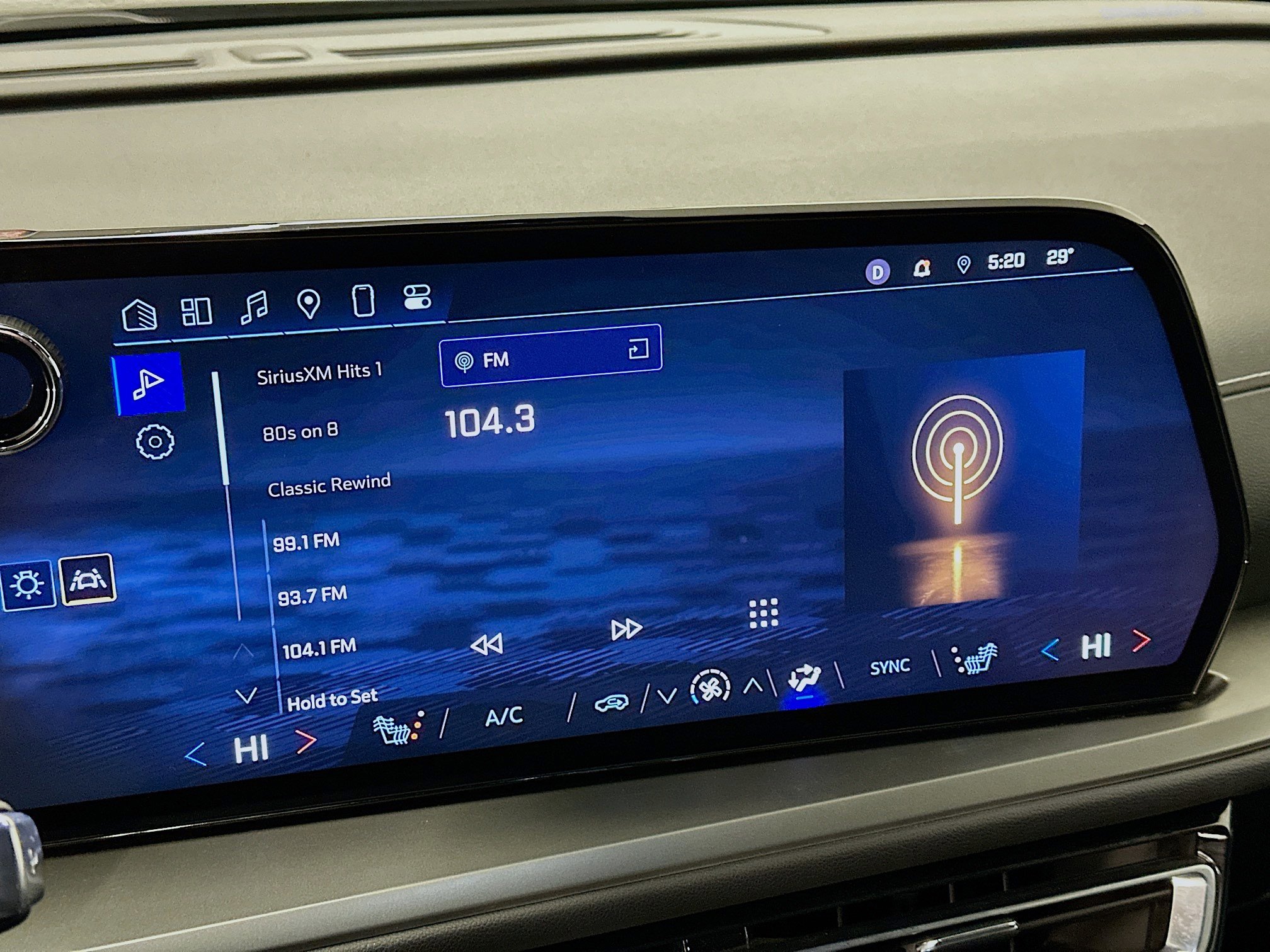 Used 2025 Chevrolet Traverse LT image 21