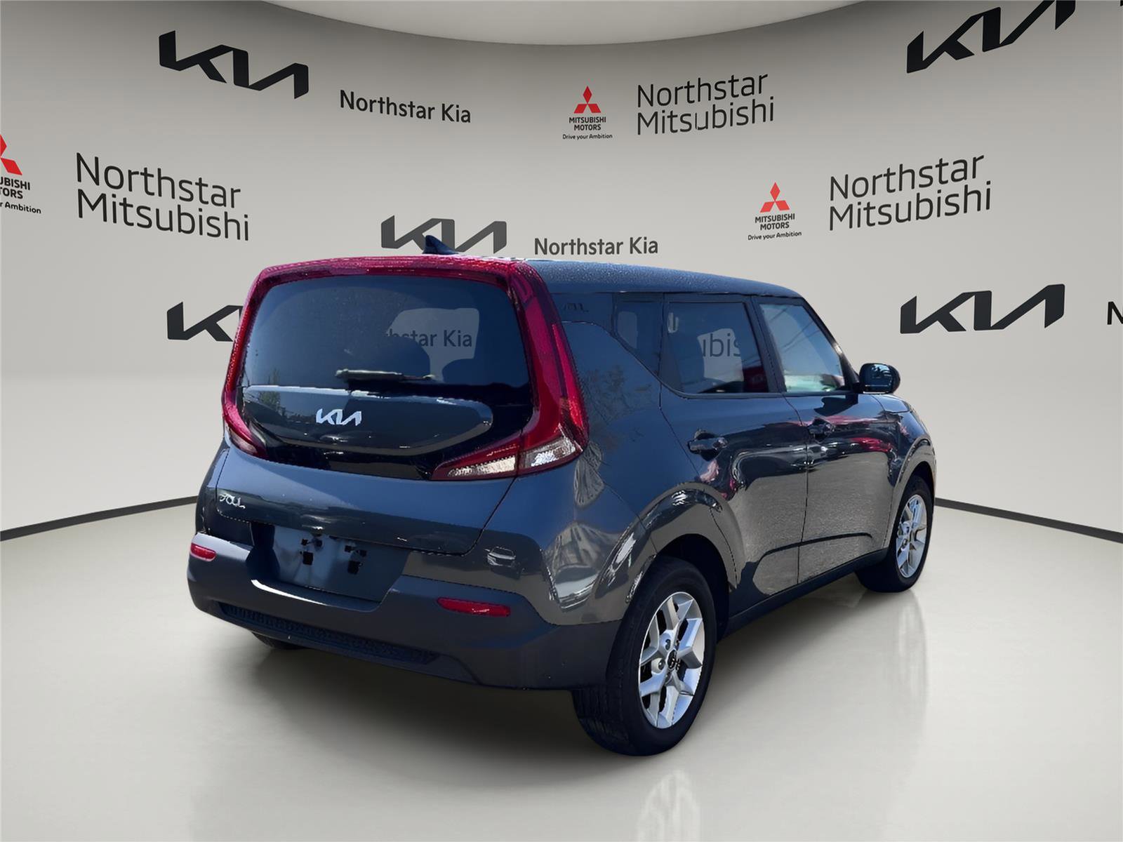 Certified 2022 Kia Soul LX w/ Technology Package image 4
