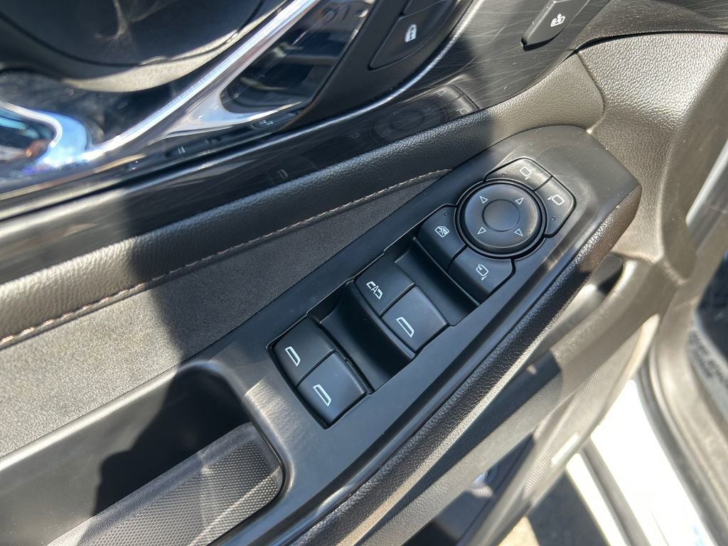 Used 2023 Chevrolet Traverse High Country image 22