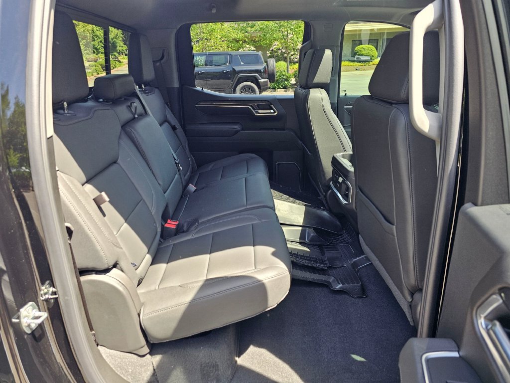 Used 2026 Chevrolet Silverado 1500 LTZ AWD/4WD image 12