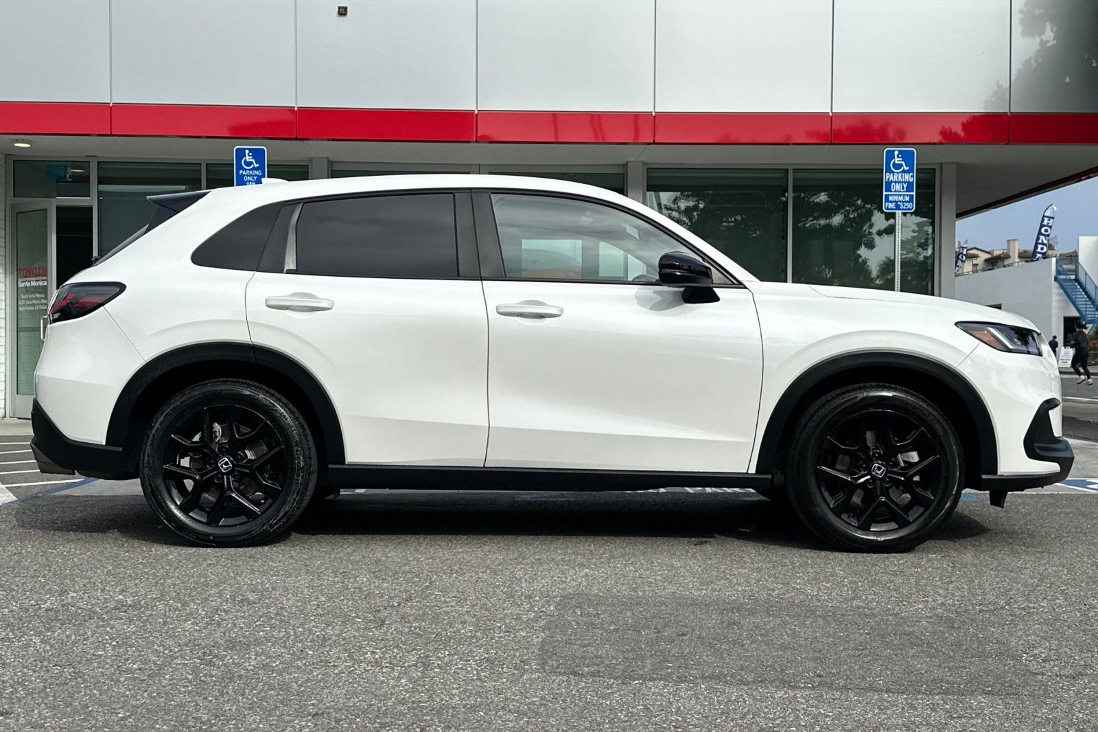 Used 2025 Honda HR-V Sport image 3