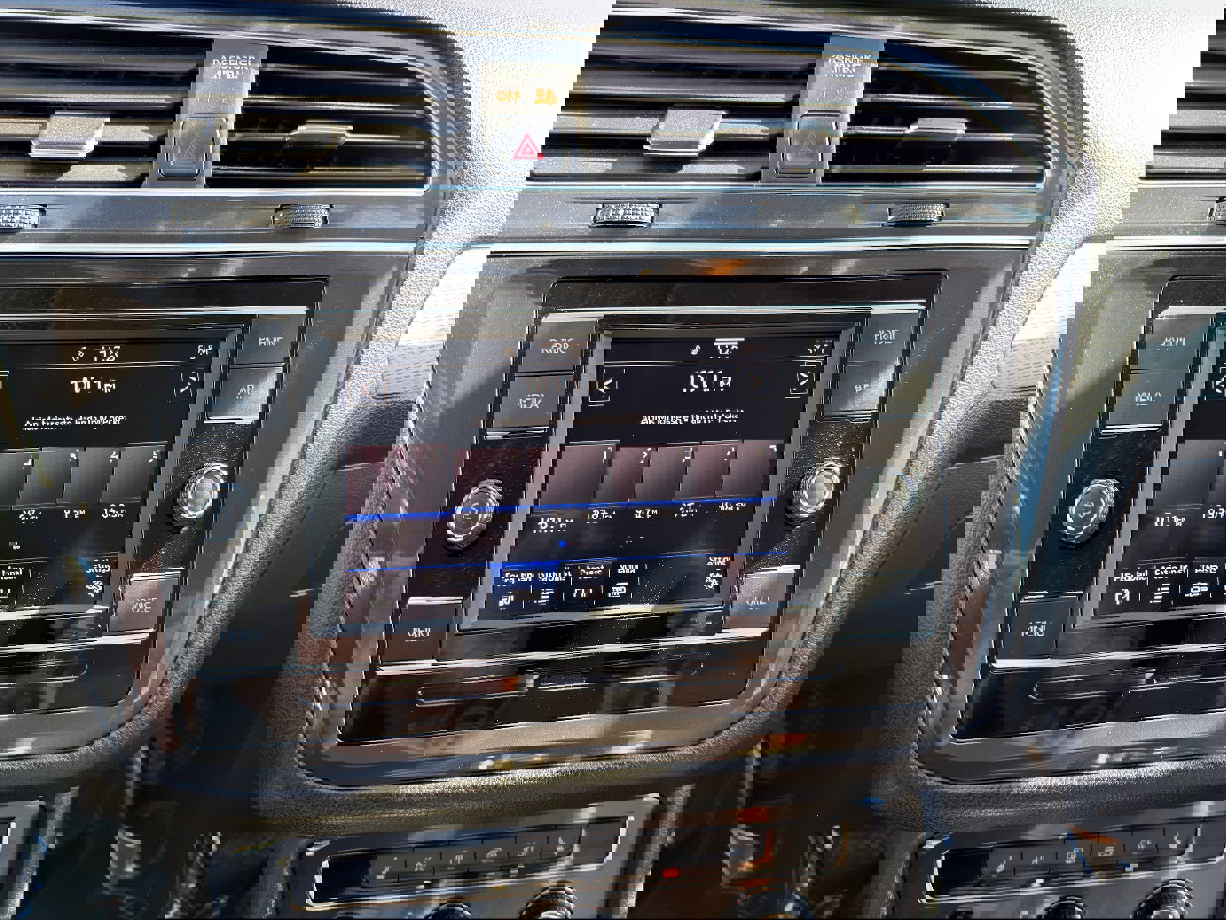 Used 2024 Volkswagen Tiguan S image 31