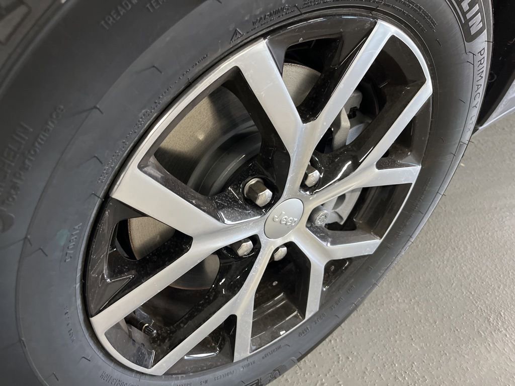 New 2025 Jeep Grand Cherokee L Limited image 12