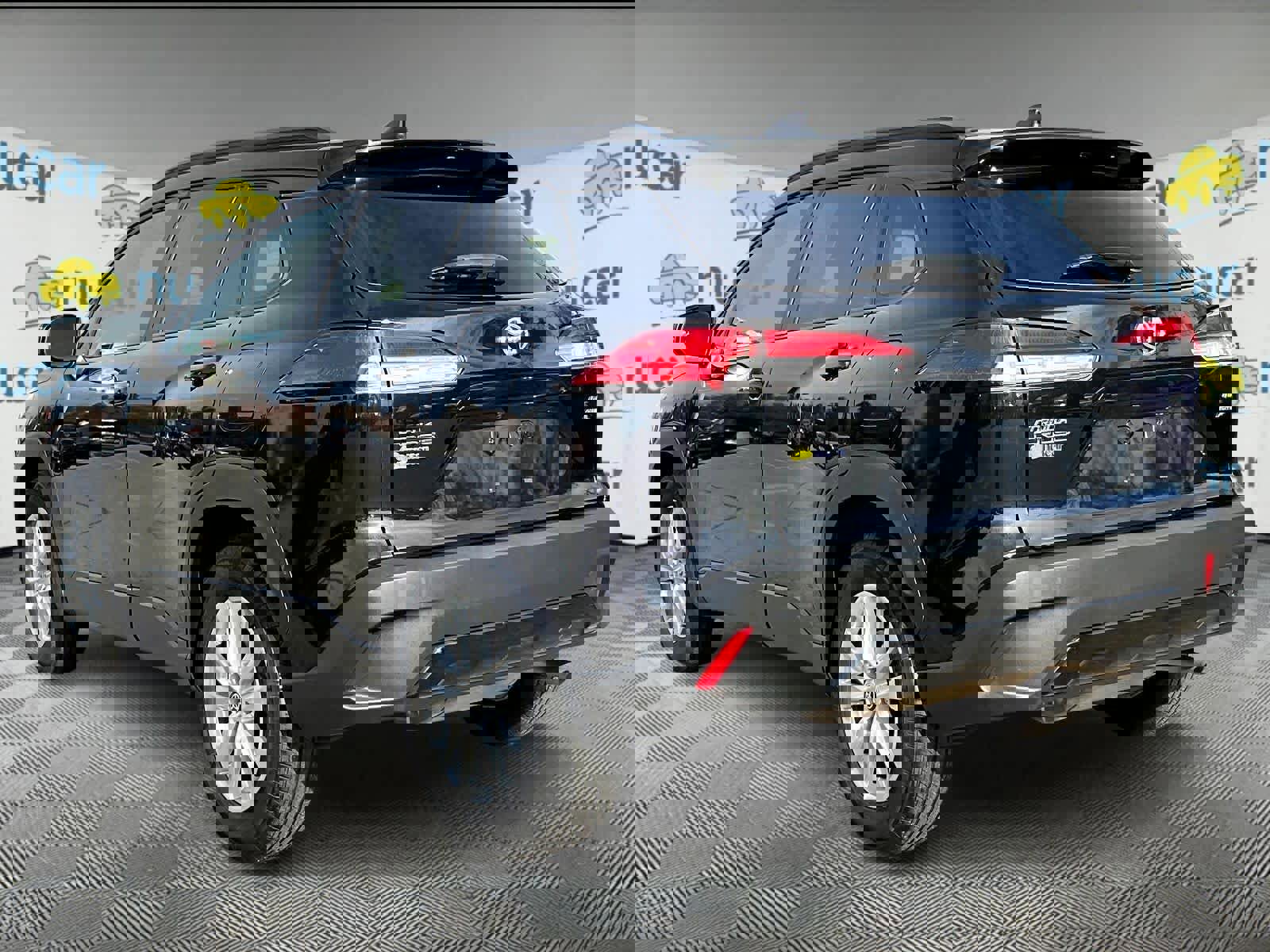 Used 2023 Toyota Corolla Cross LE image 4