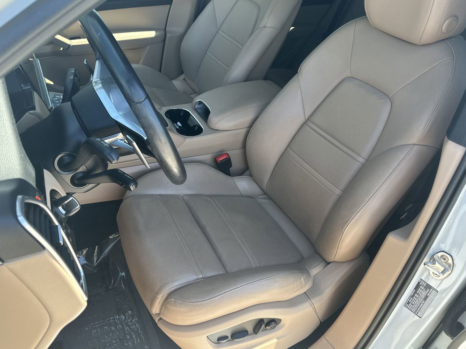 Certified 2022 Porsche Cayenne AWD/4WD image 5