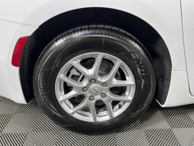 Used 2026 Chrysler Pacifica Select FWD image 12