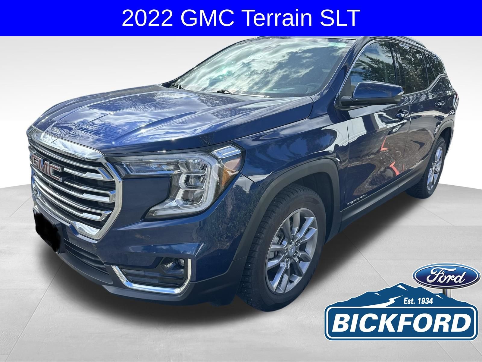 Used 2022 GMC Terrain SLT w/ Tech Package image 1