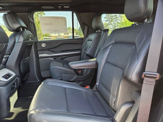 New 2026 Lincoln Navigator Reserve w/ Jet Appearance Package AWD/4WD image 16