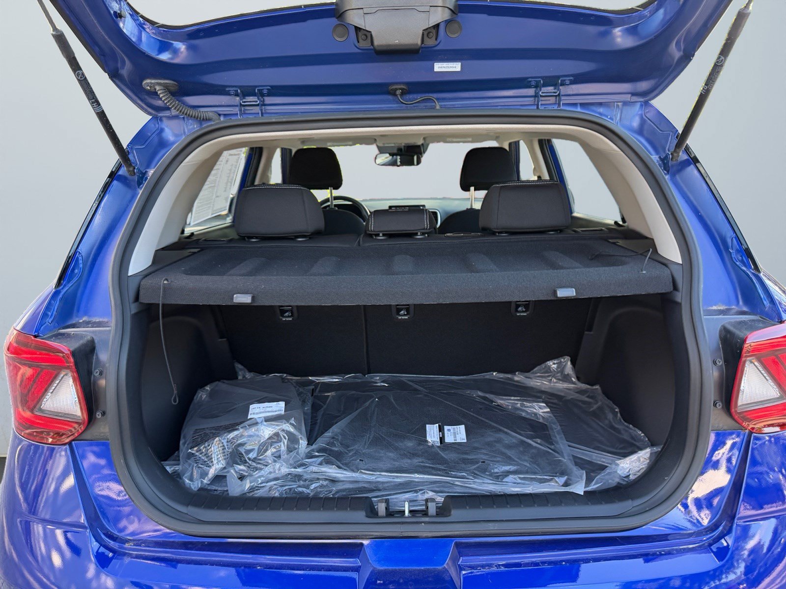 Certified 2025 Hyundai Venue SEL FWD image 16