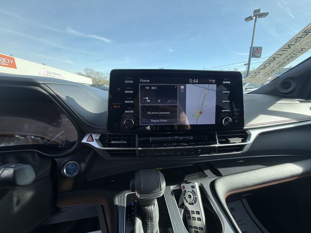 Used 2022 Toyota Sienna XSE w/ XSE Plus Package image 19