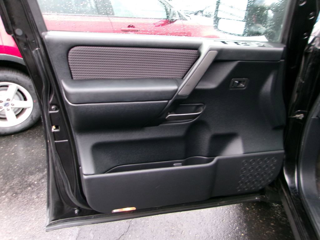 Used 2011 Nissan Titan SV w/ SV Premium Utility Pkg image 8