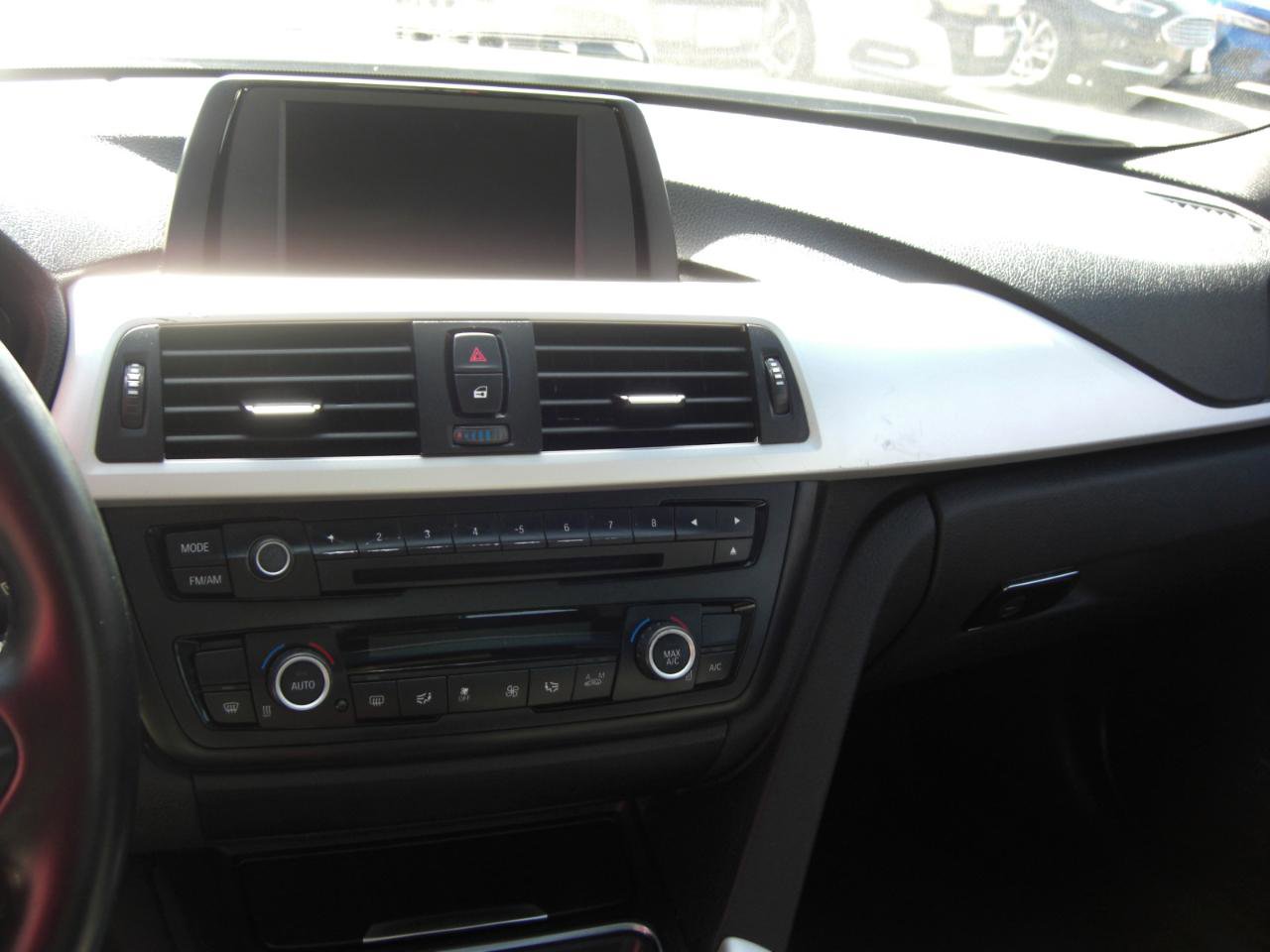 Used 2014 BMW 320i Sedan RWD image 8