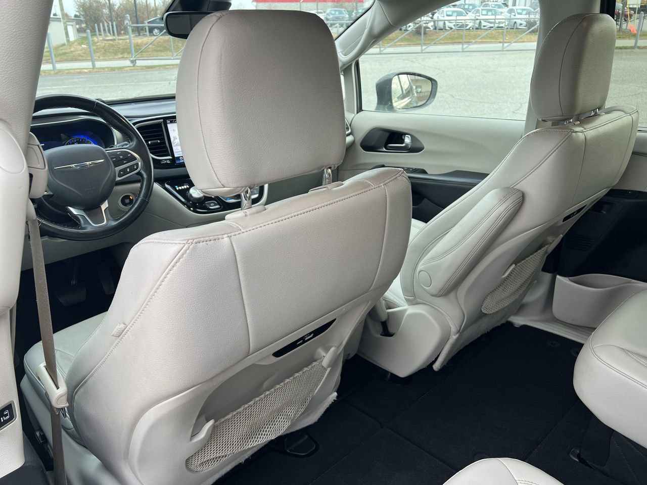 Used 2021 Chrysler Pacifica Touring-L image 26