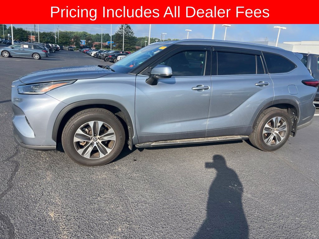 Used 2021 Toyota Highlander XLE AWD/4WD image 5
