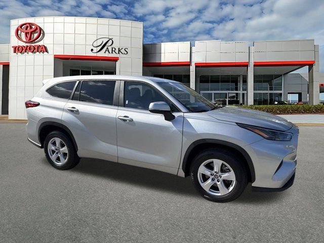 Used 2023 Toyota Highlander L image 1