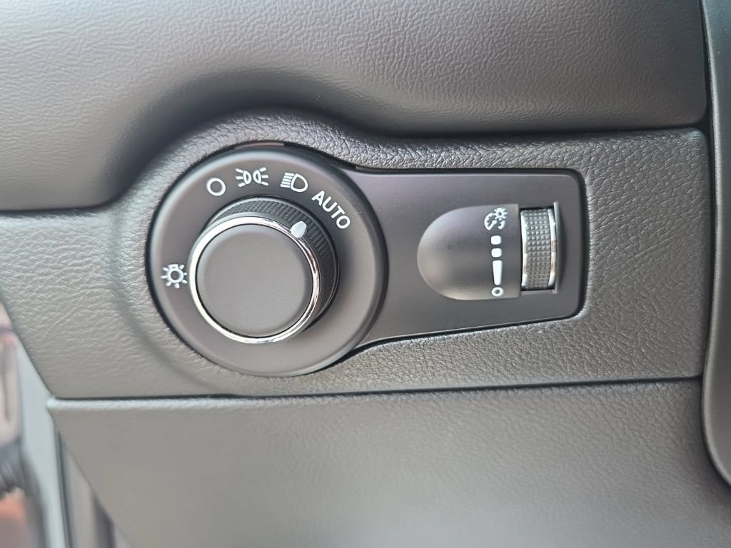 Used 2025 Dodge Durango GT AWD/4WD image 23