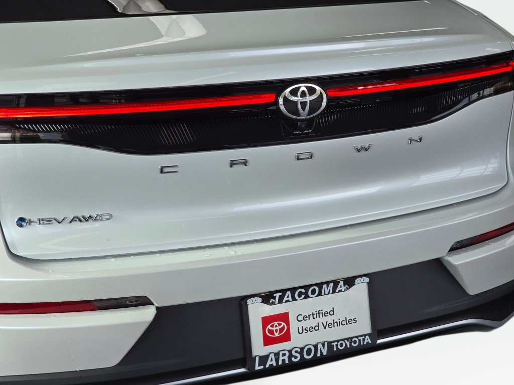 Used 2025 Toyota Crown AWD/4WD image 13