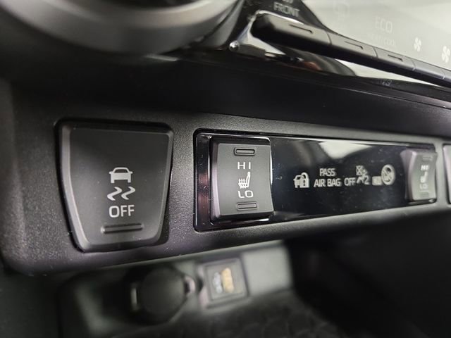 Used 2025 Toyota RAV4 XLE Premium image 27